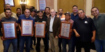 PREMIAN A TRABAJADORES MUNICIPALES DESTACADOS