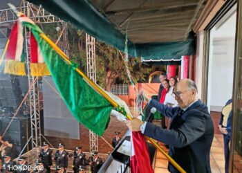 ENRIQUE GALINDO ENCABEZÓ LA CEREMONIA DEL GRITO DE INDEPENDENCIA EN LA DELEGACIÓN DE LA PILA