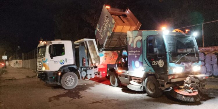 INTENSIFICA LABORES DE LIMPIEZA NOCTURNA Y DESCACHARRIZACIÓN
